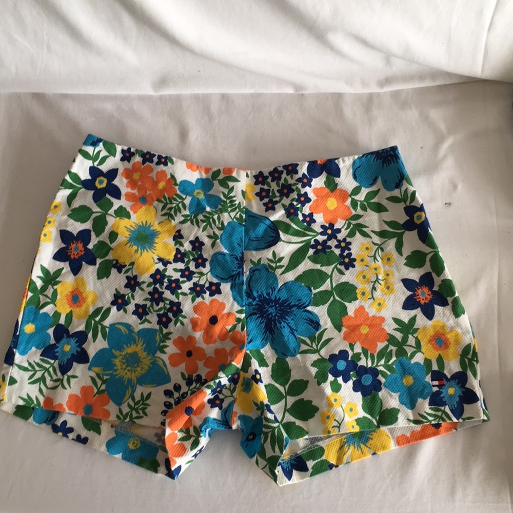 Tommy Hilfiger floral cotton shorts Sz 6